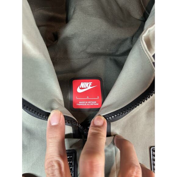 Nike Tech Men's Storm-FIT Hooded Full Zip Rain Jacket Size Large HM9473-320 - Picture 8 of 15